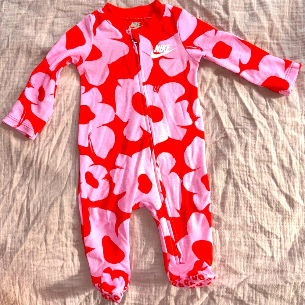 Newborn Nike onesie. Never worn. Never washed. Tags were removed.